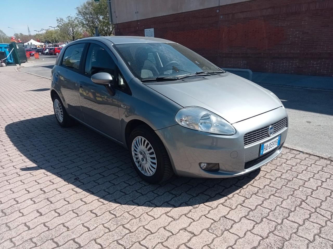 Fiat Grande Punto 1.4 5 porte Dynamic - OK Neopatentati