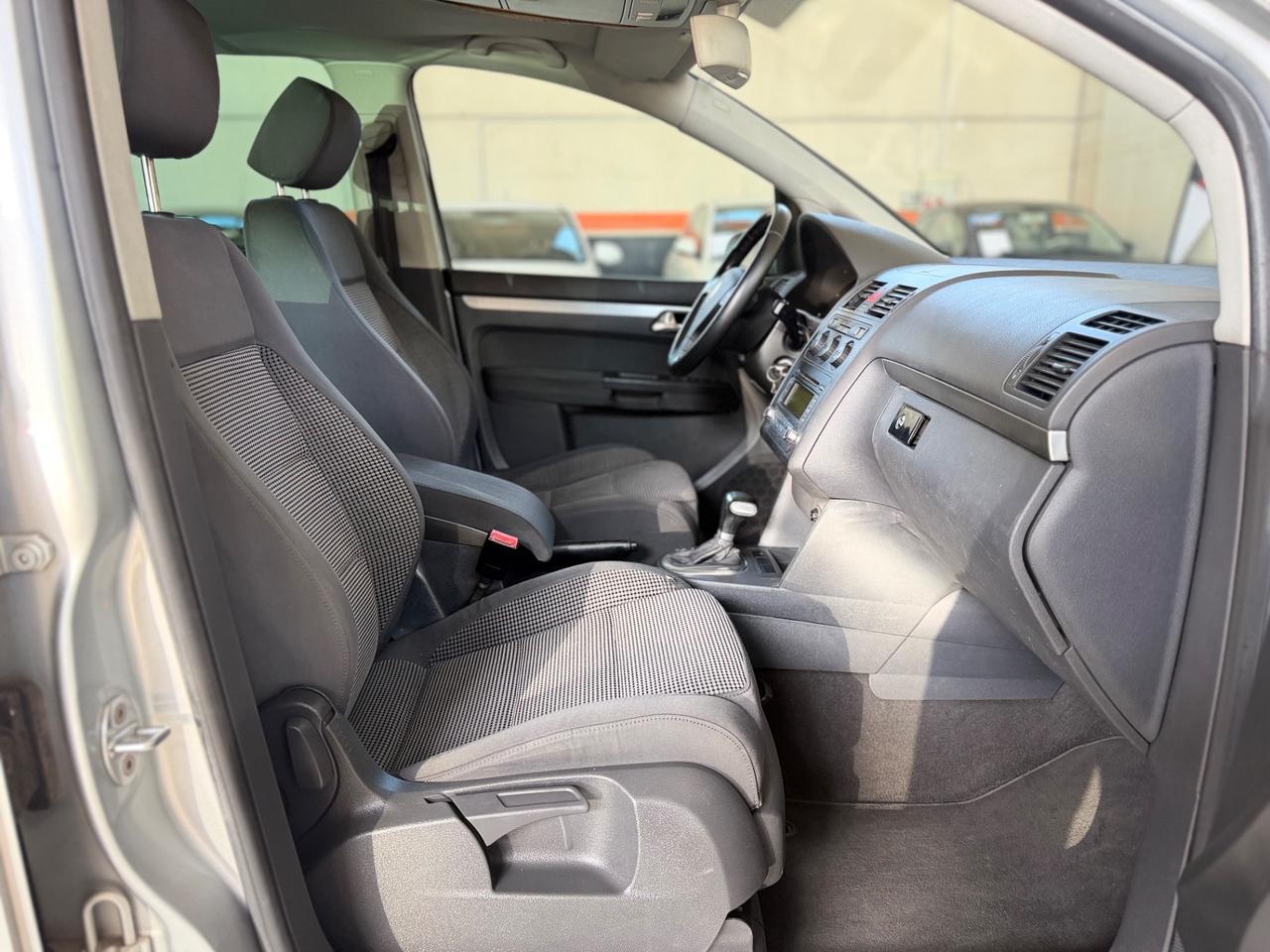 Volkswagen Touran 2.0 16V TDI DSG Highline