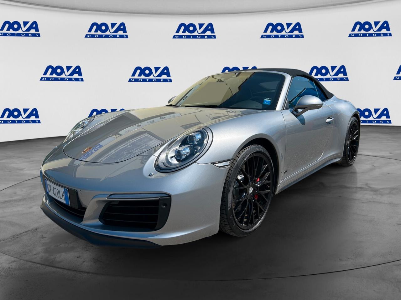 Porsche 911 Carrera 4S Cabriolet PDK Interni heritage design