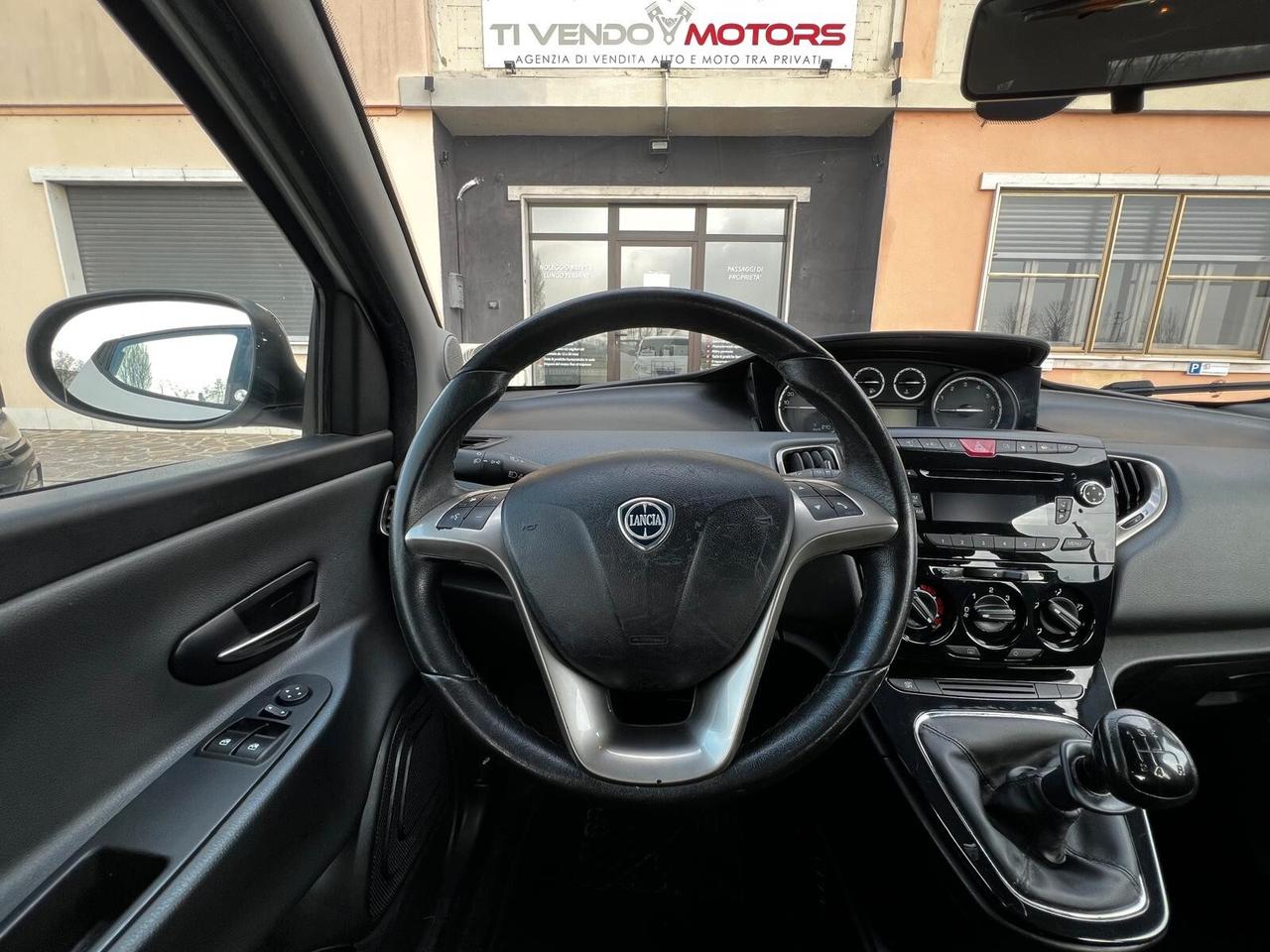 Lancia Ypsilon 0.9 TwinAir 85 CV 5 porte Metano Ecochic Platinum