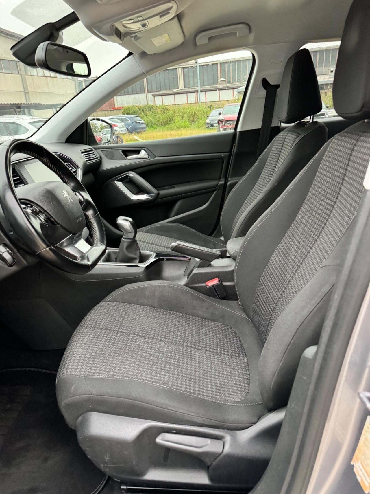 Peugeot 308 2017 1.2 benzina 110CV