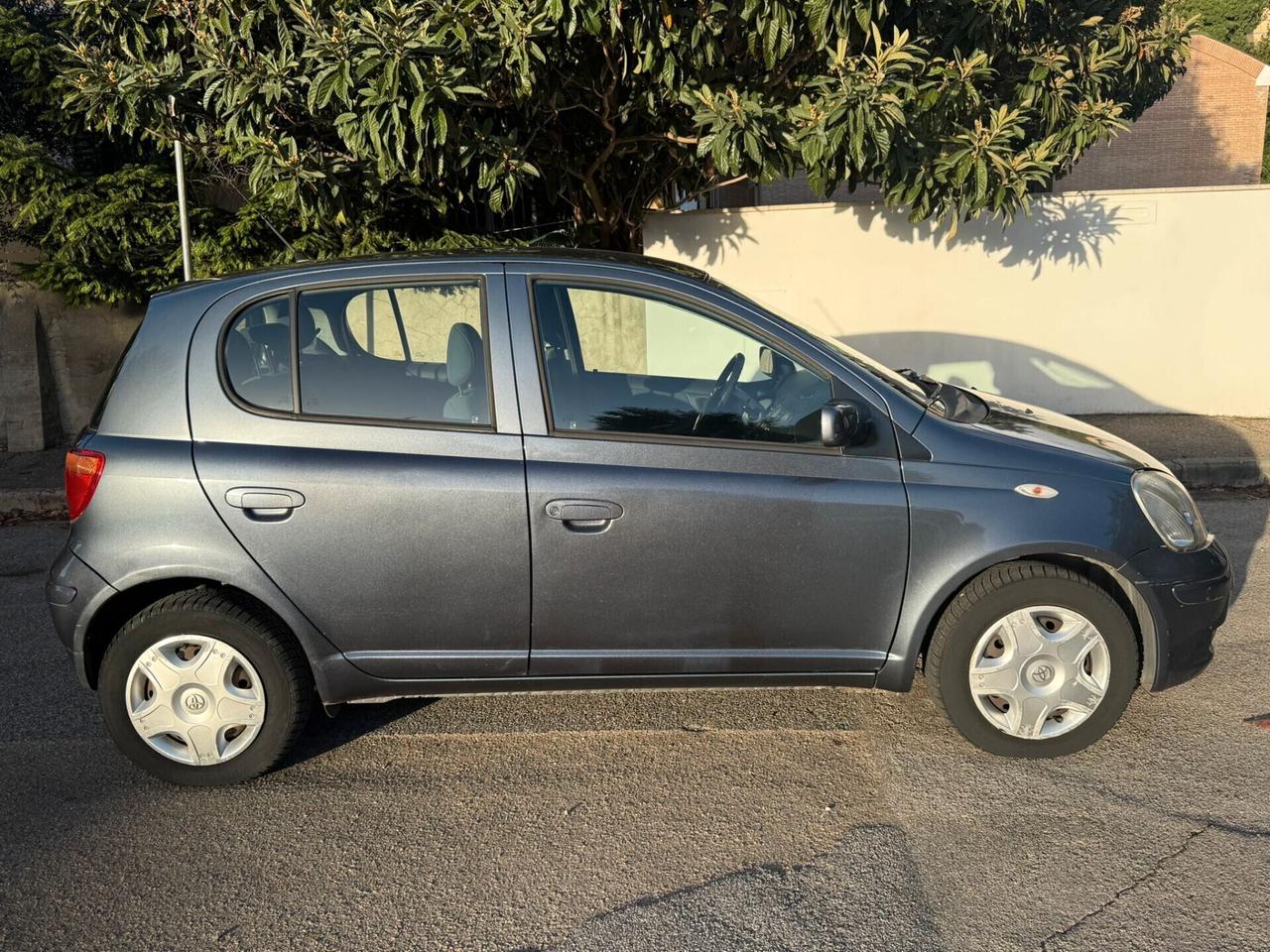 Toyota Yaris 1.0i 16V cat 5 porte Sol