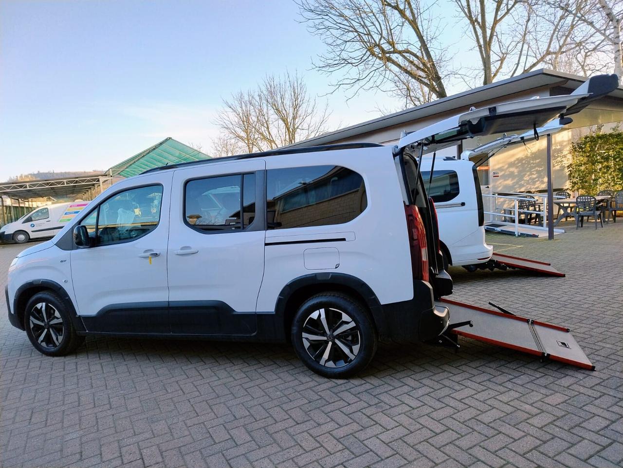 Ford Tourneo Connect freedom USO TAXI E SERVIZIO SOCIO SANITARIO