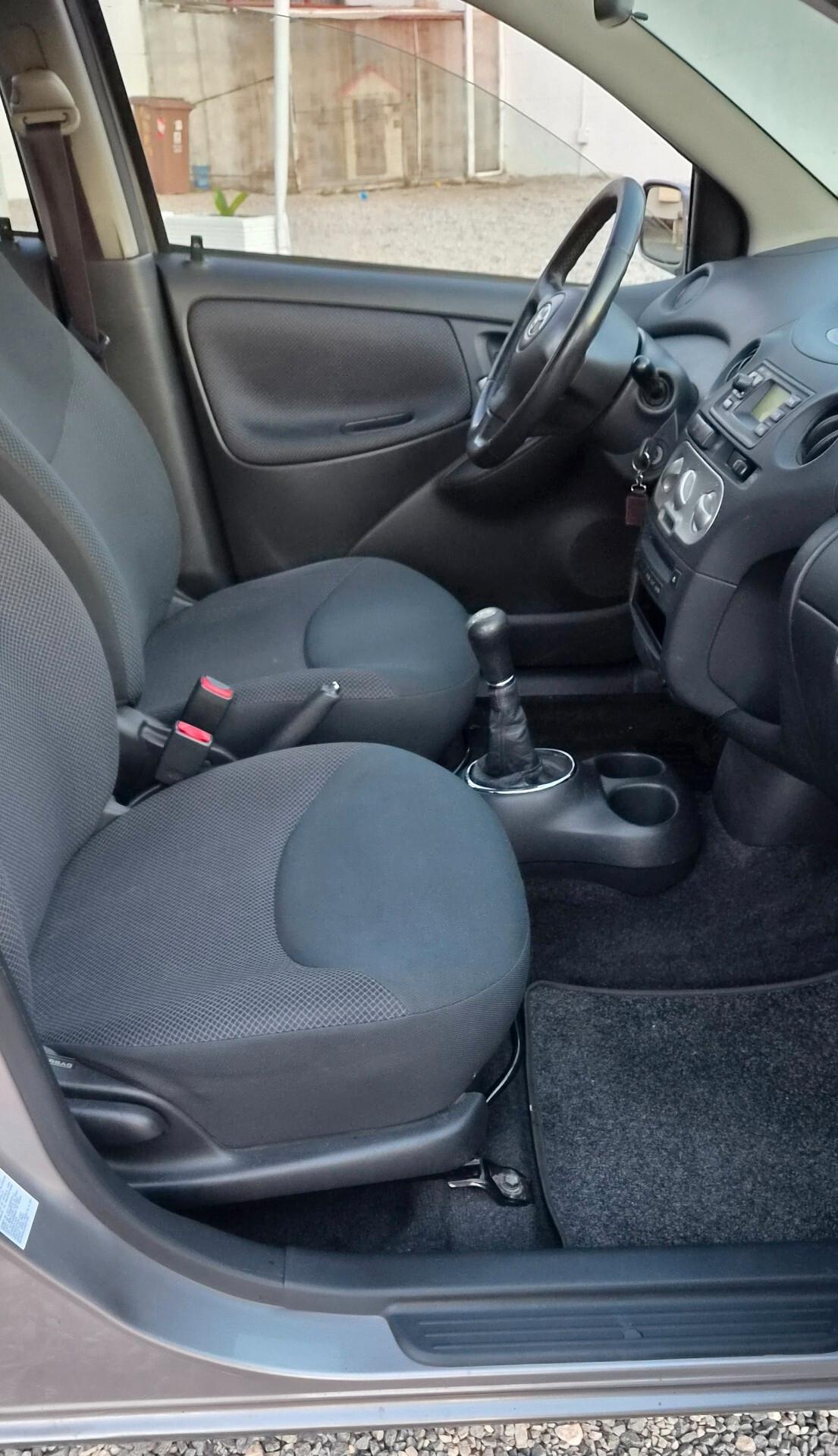 Toyota Yaris 1.4 tdi D-4D cat 5 porte Sol Blue