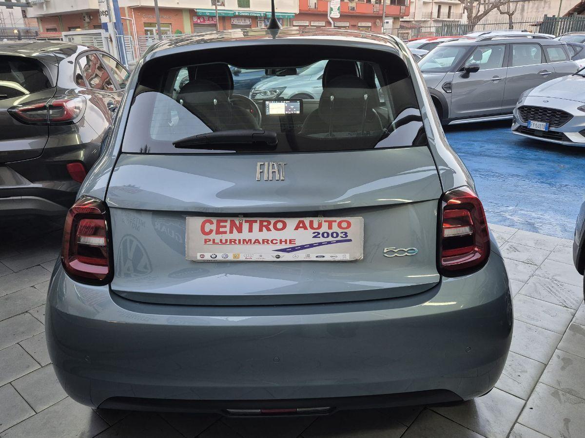 FIAT - 500 E - 500 La Prima Berlina