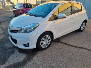 Toyota Yaris 1.0 5 porte Lounge neo patentati