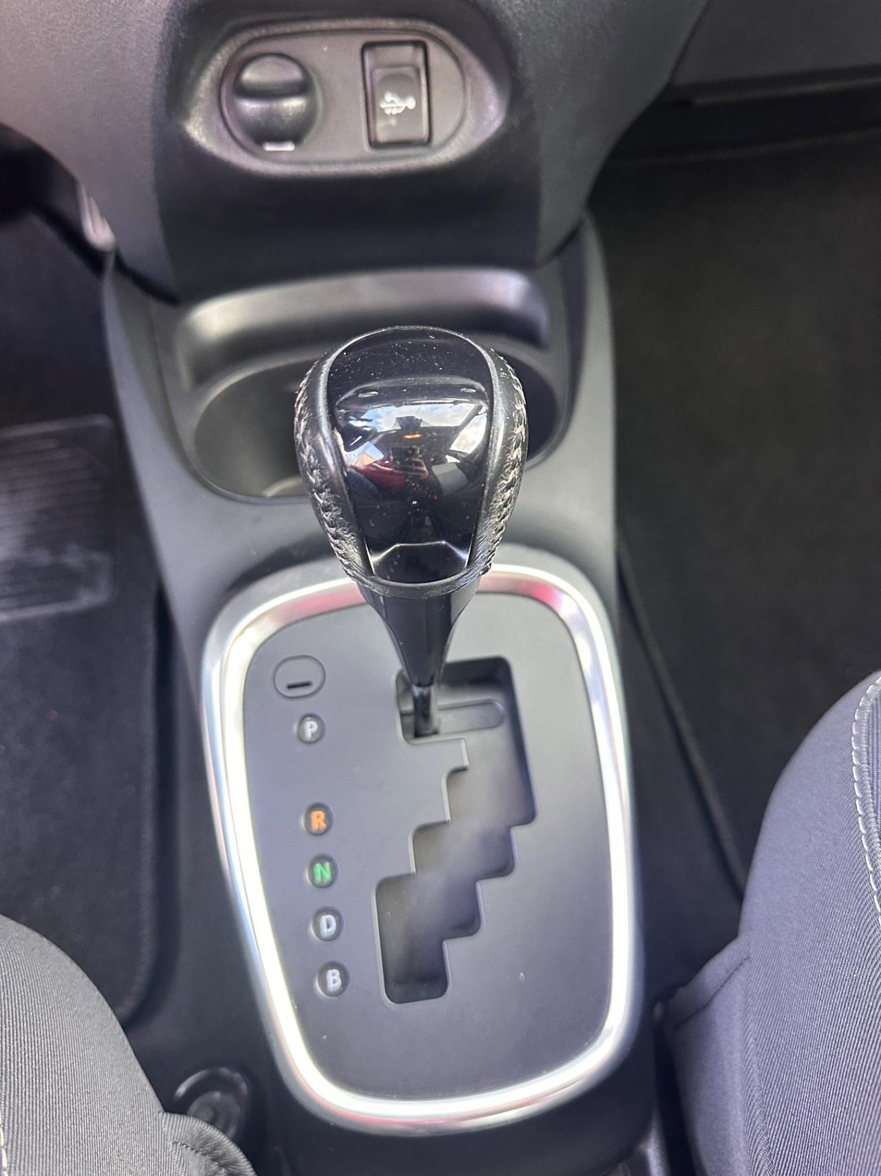 Toyota Yaris 1.5 BENZ/Hybrid 101cv 5p Lounge AUTOMATICA