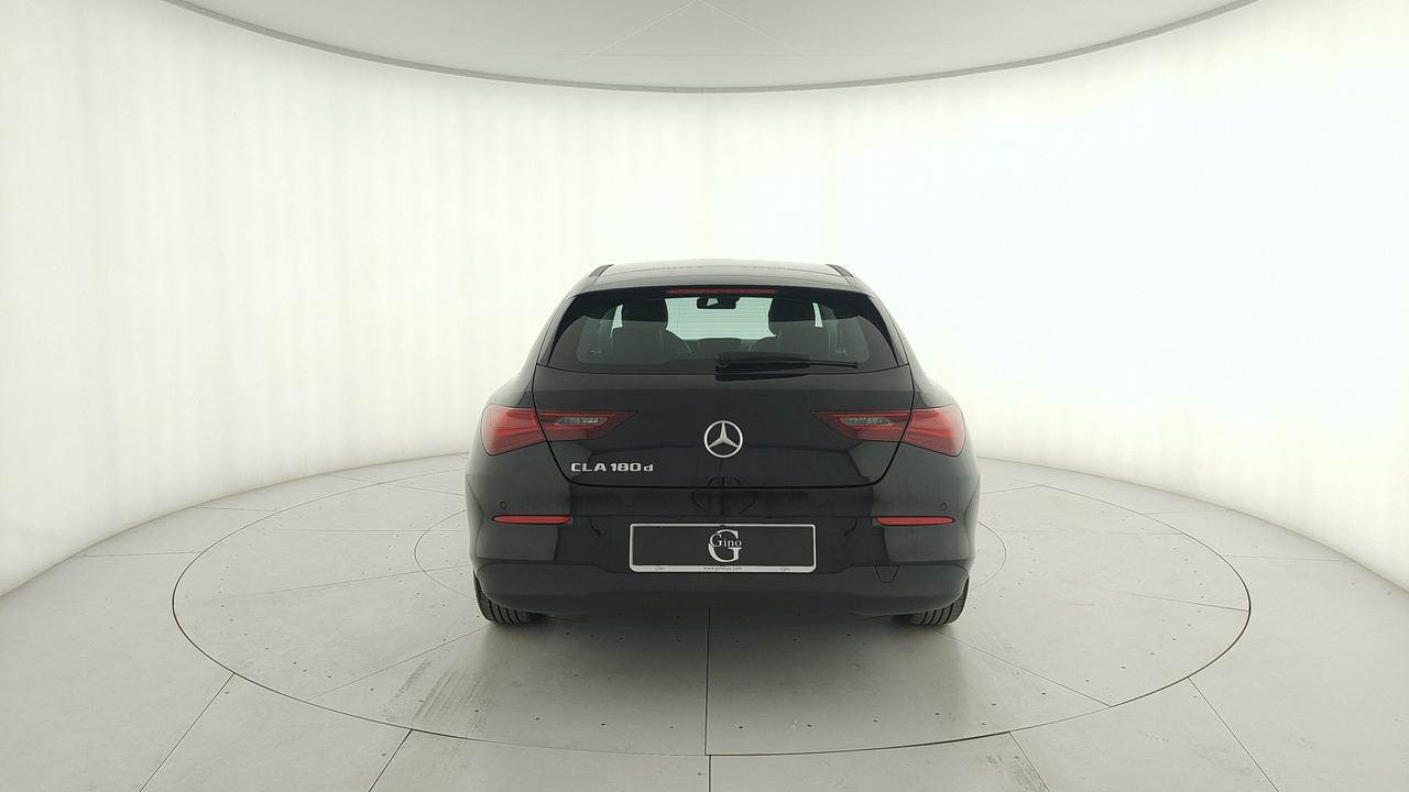 Mercedes-Benz CLA Shooting Brake 180 d Advanced auto