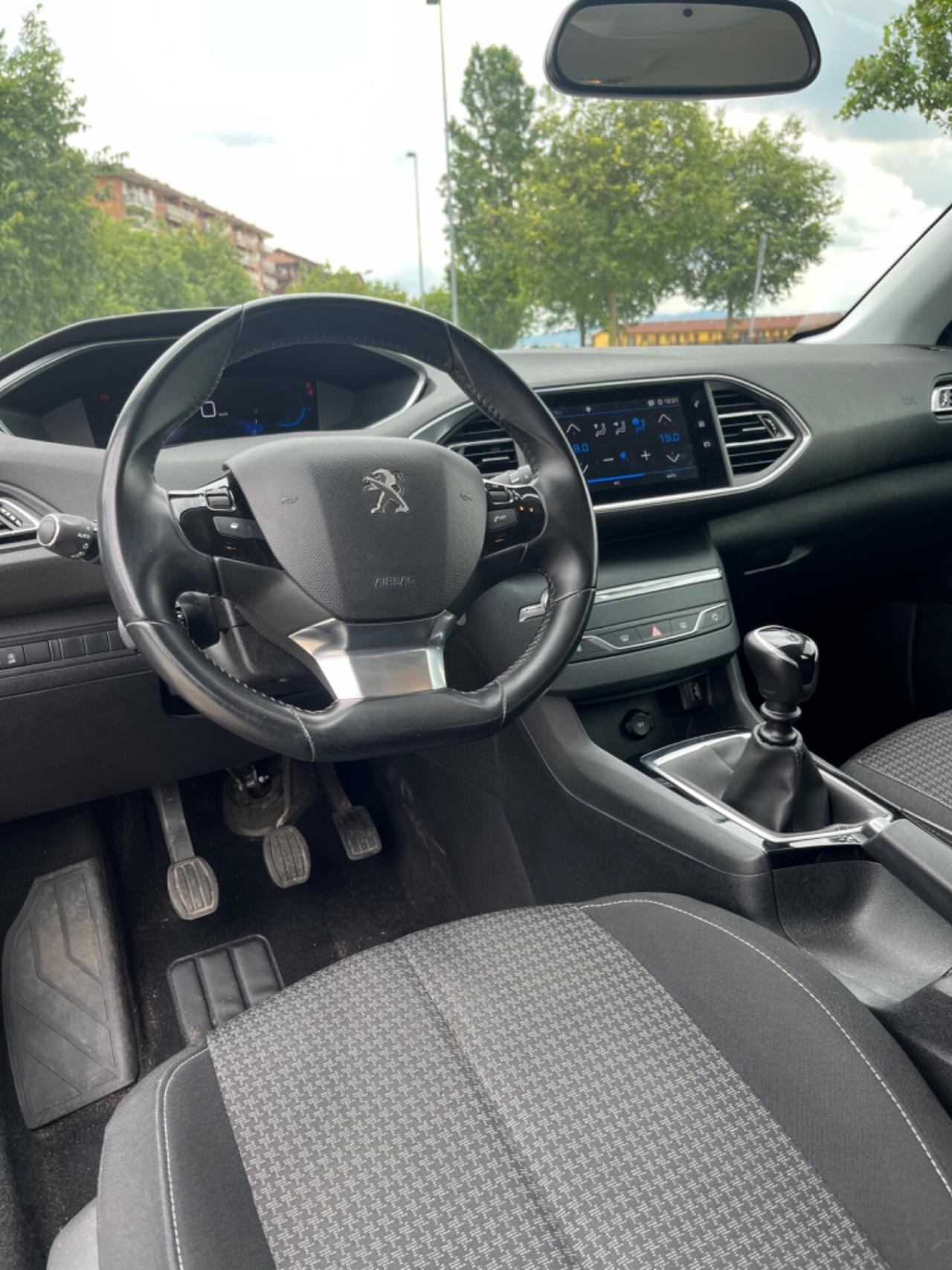 Peugeot 308 BlueHDi 130 S&S SW Allure