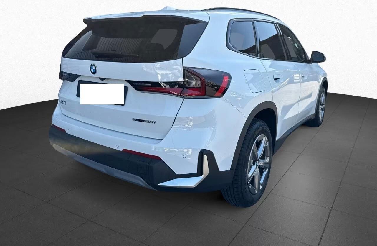 Bmw X1 sDrive20i aut. AdLED, AHK, fotocamera, KomZu, SHz, 17"