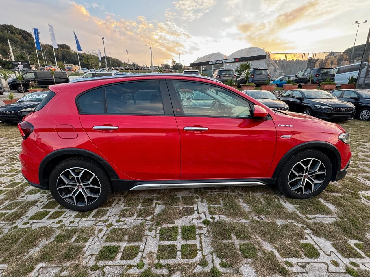 Fiat Tipo 5p. 1.5 Hybrid DCT Cross Red