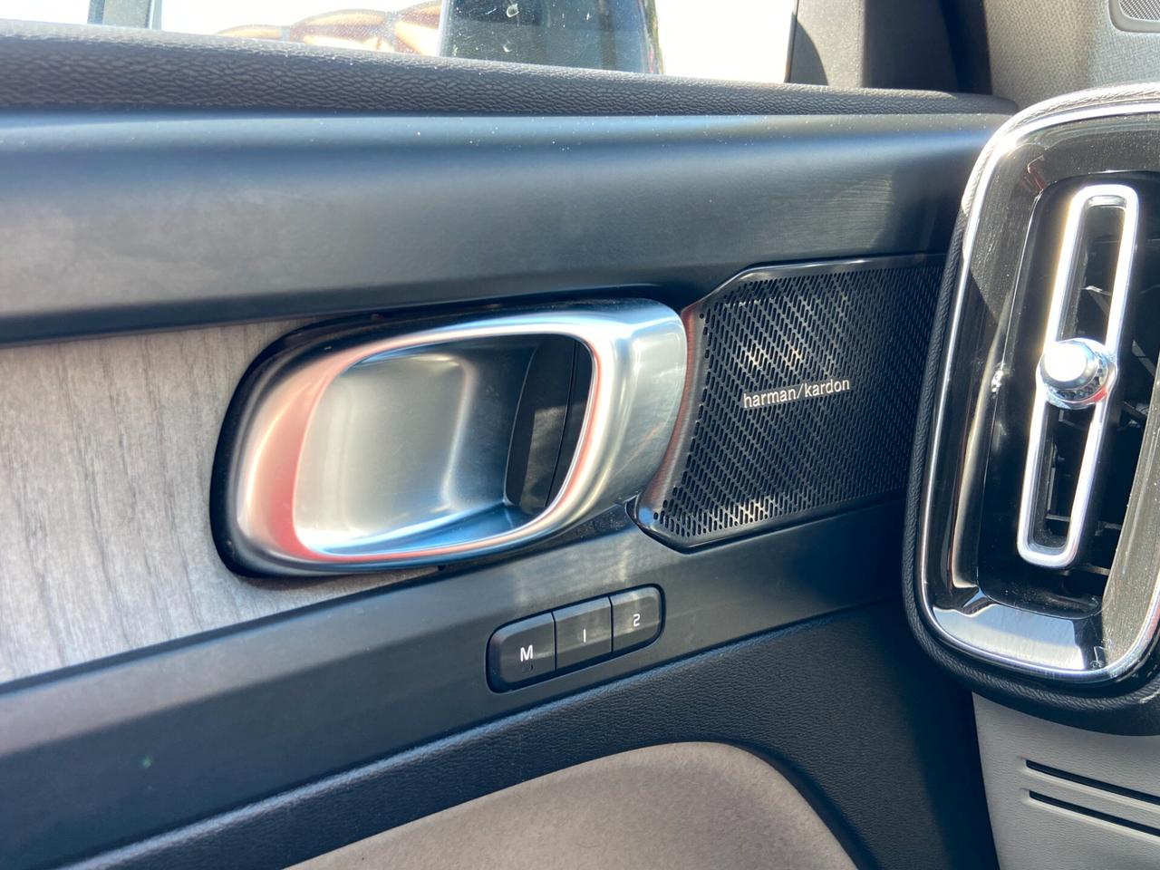 Volvo XC40 2.0 b3 Ultimate Dark Sport auto