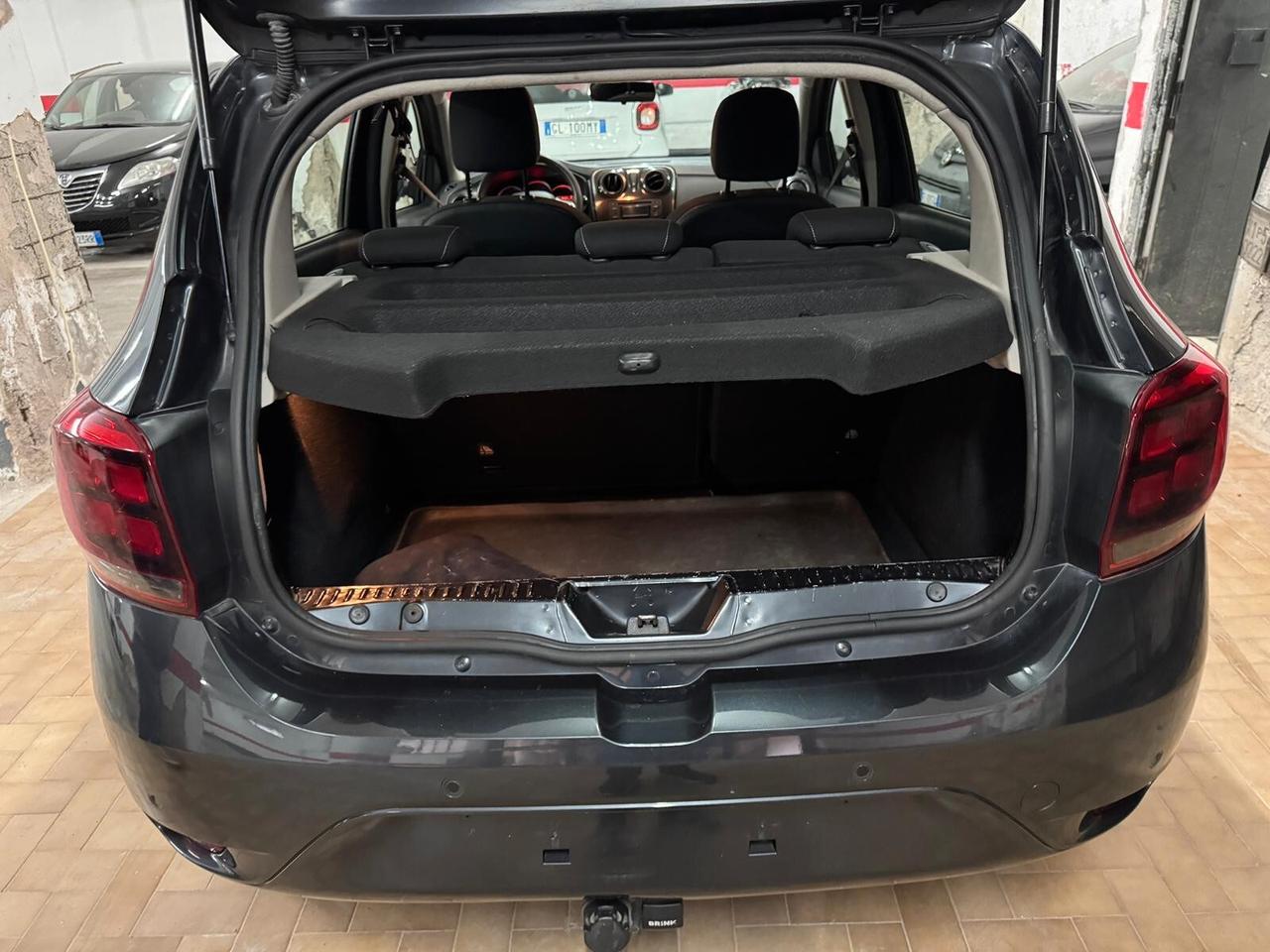 Dacia Sandero 1.0 Laureate NEOPATENTATI – Km Certificati – Garanzia 12 Mesi