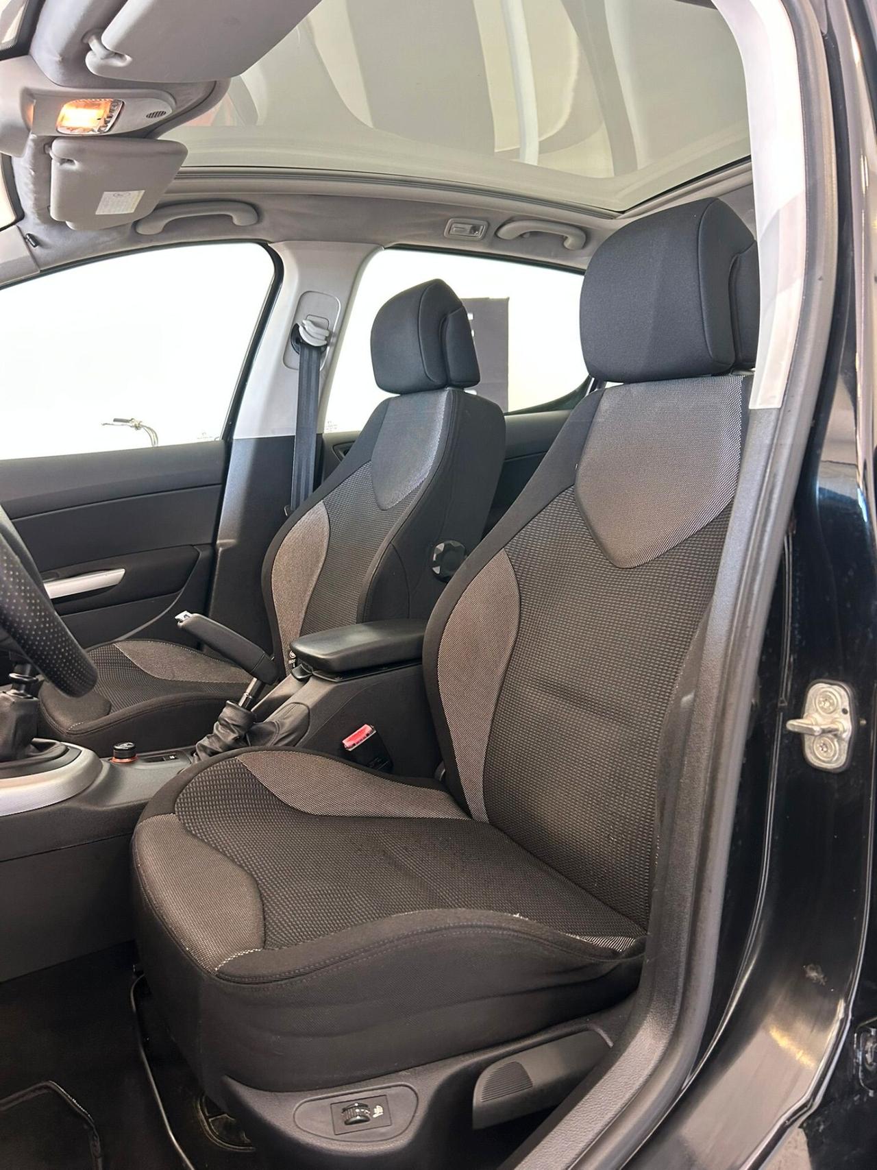 Peugeot 308 2.0 HDi 5p. Féline TETTO - 2007