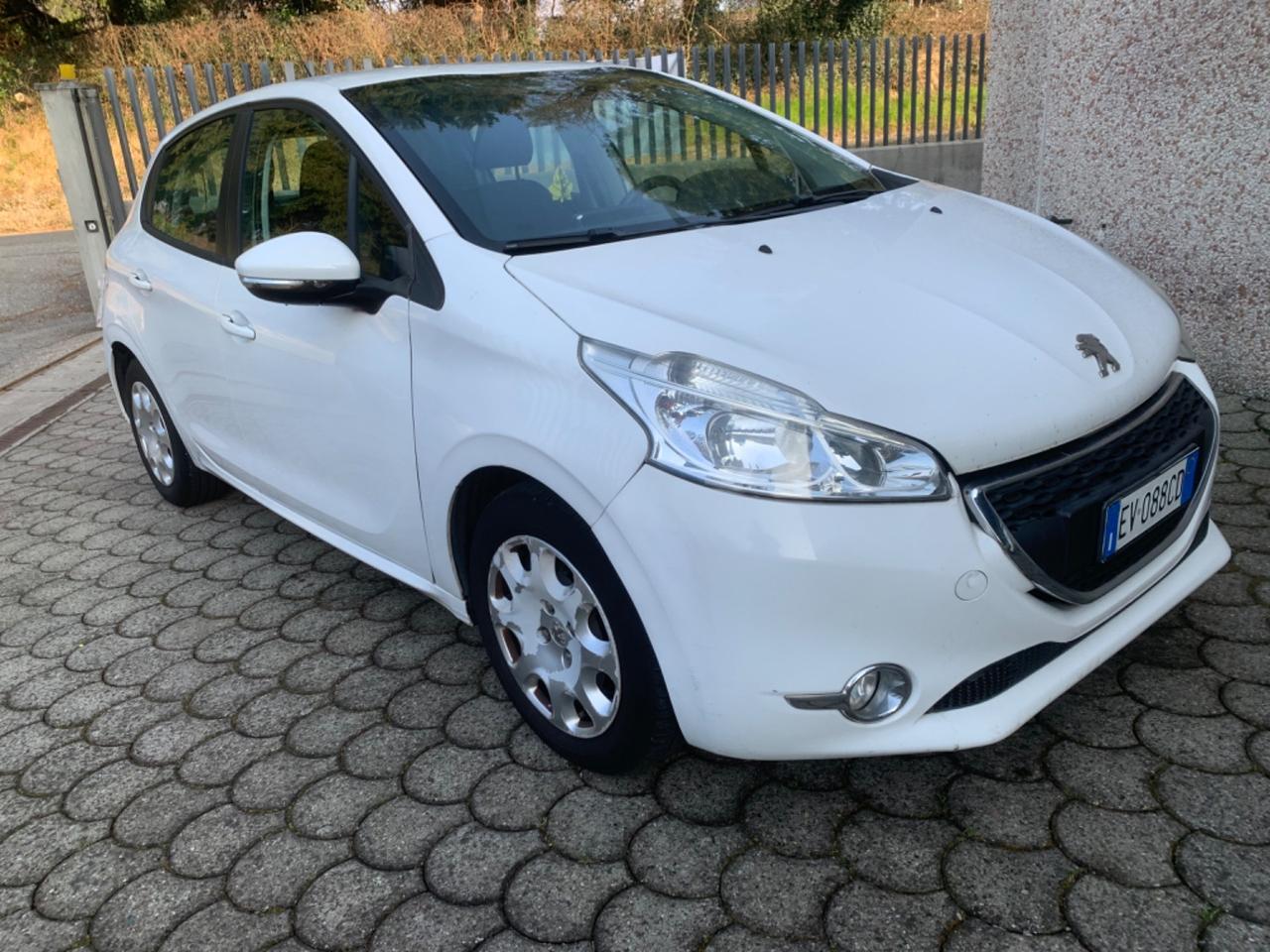 Peugeot 208 1.4 HDi 68 CV 5 porte Allure