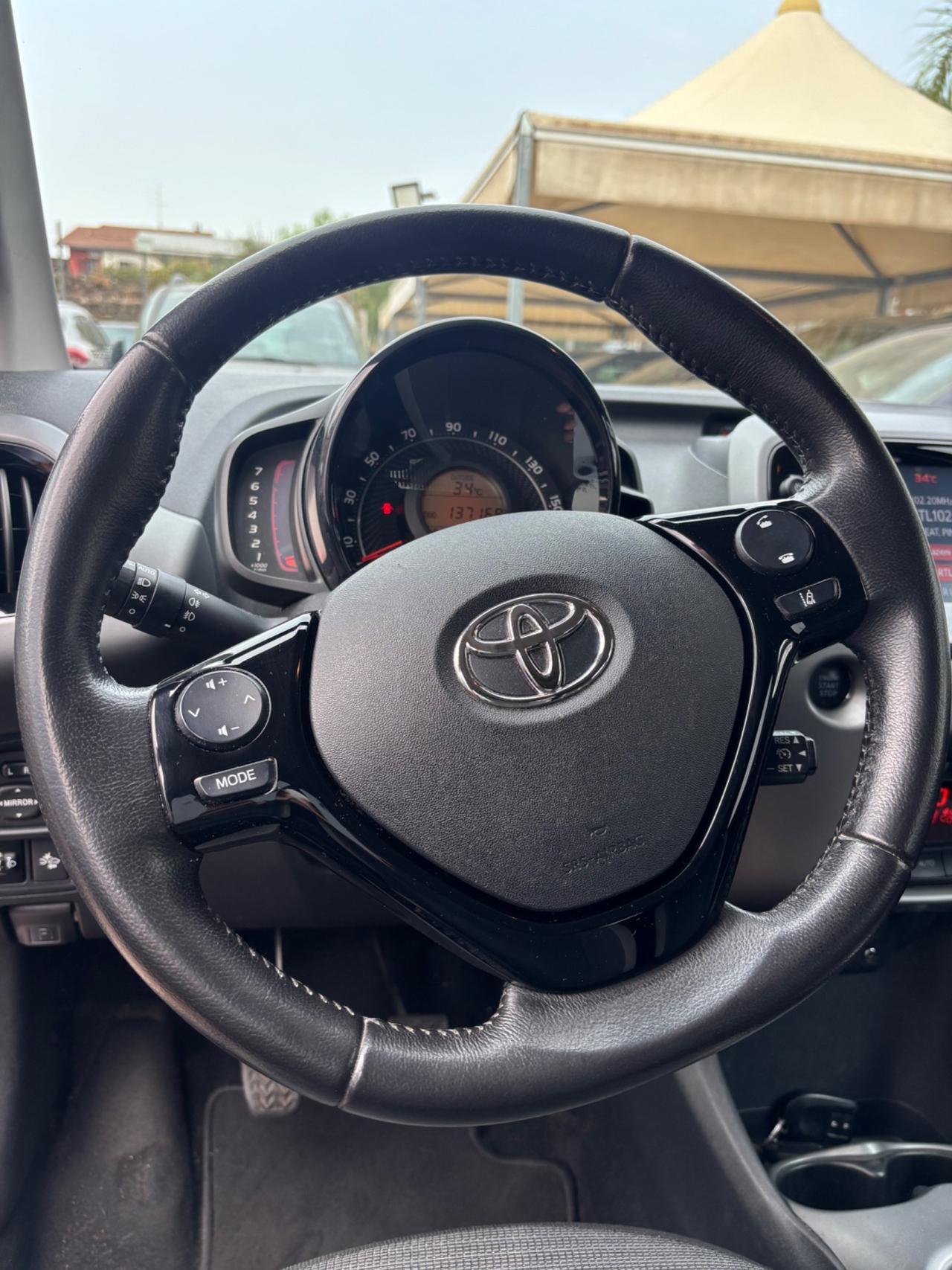 Toyota Aygo Connect 1.0 VVT-i 72 CV 5 porte x-wave