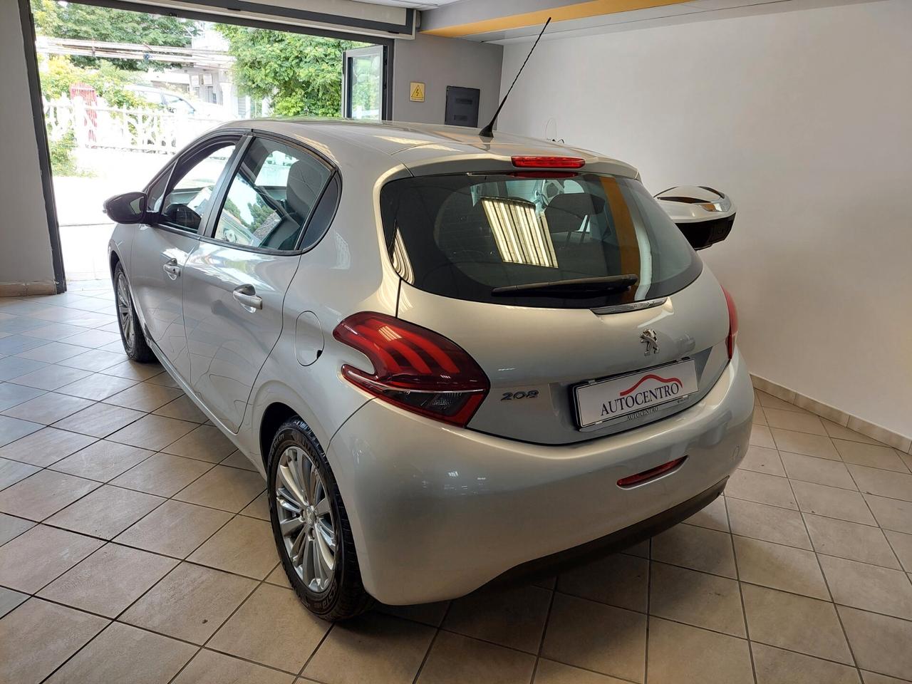 Peugeot 208 PureTech 82 5 porte Allure