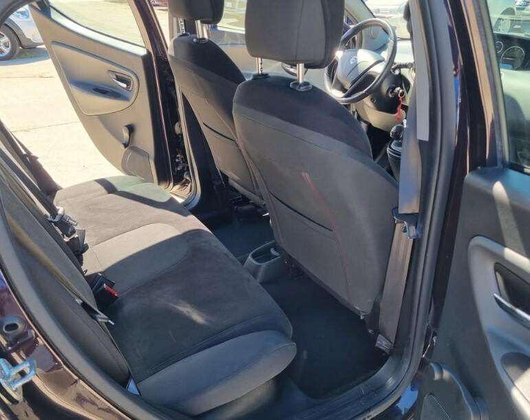 Lancia Ypsilon 1.2 69 CV 5 porte Gold