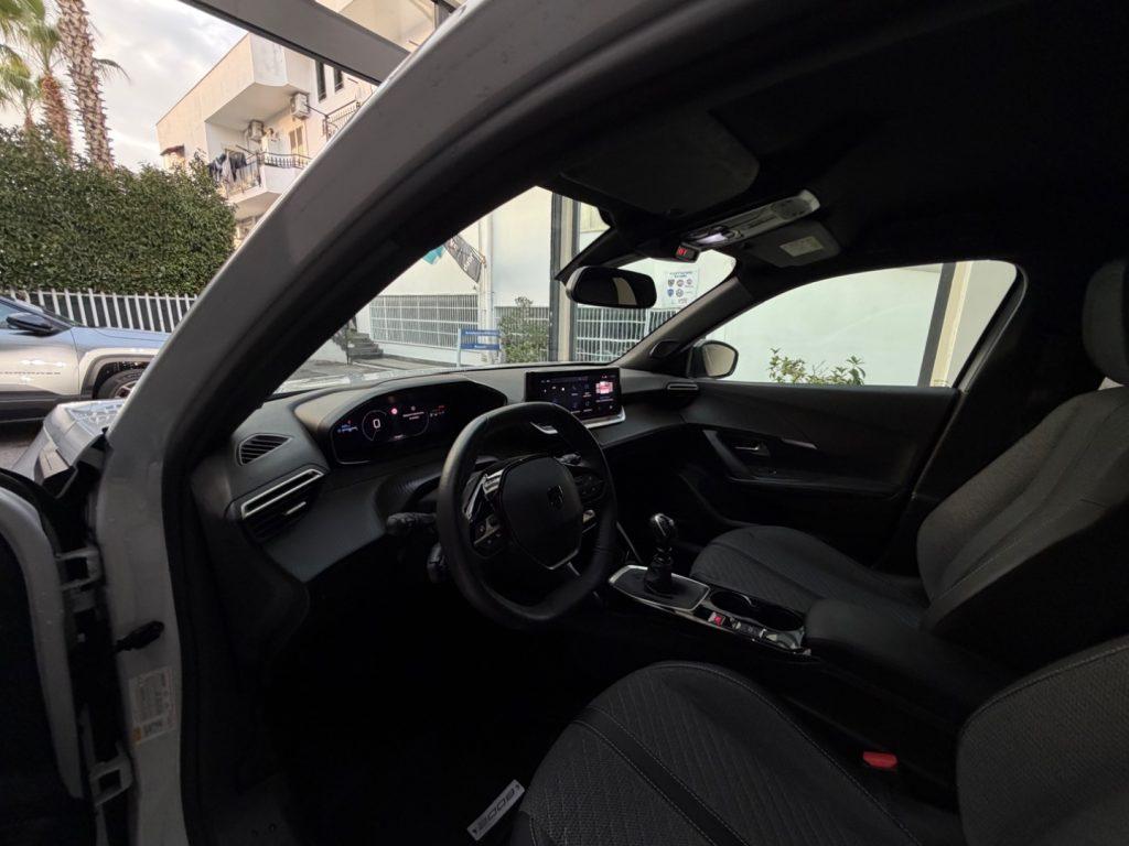 Peugeot 2008 PureTech 100 S&S Allure da €199,00 mensili