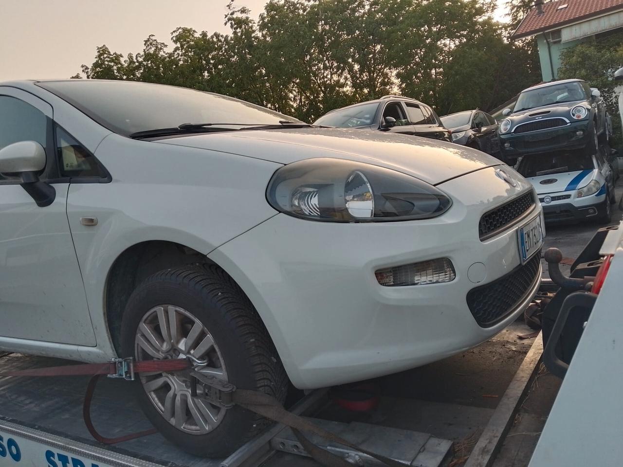 Fiat Punto Evo 1.4 metano incidentata