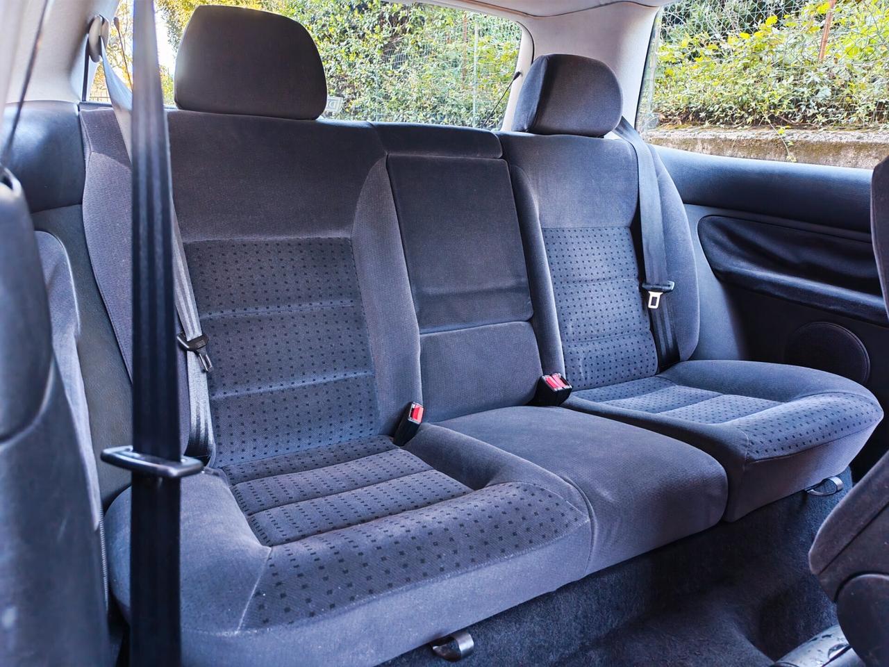 Volkswagen Golf 1.6 BENZINA 100cv / 86.000km / Unipro