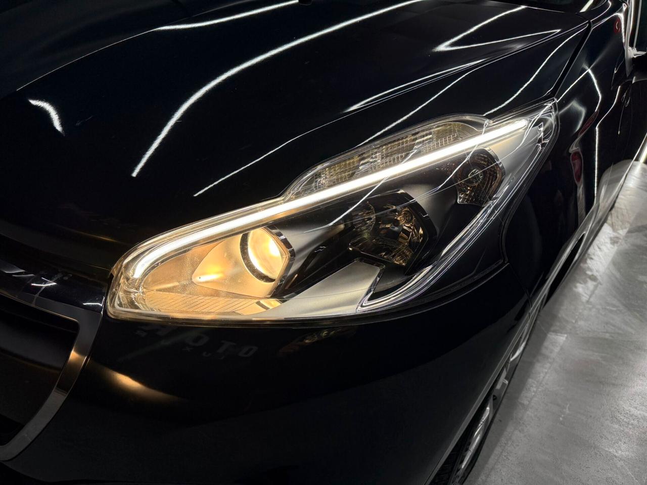 Peugeot 208 1.2 PureTech 82 5p. Allure