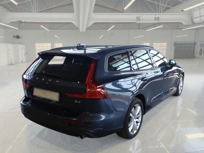 VOLVO V60 B4 D AUTOM. MOMENTUM BUSINESS STATION WAGON