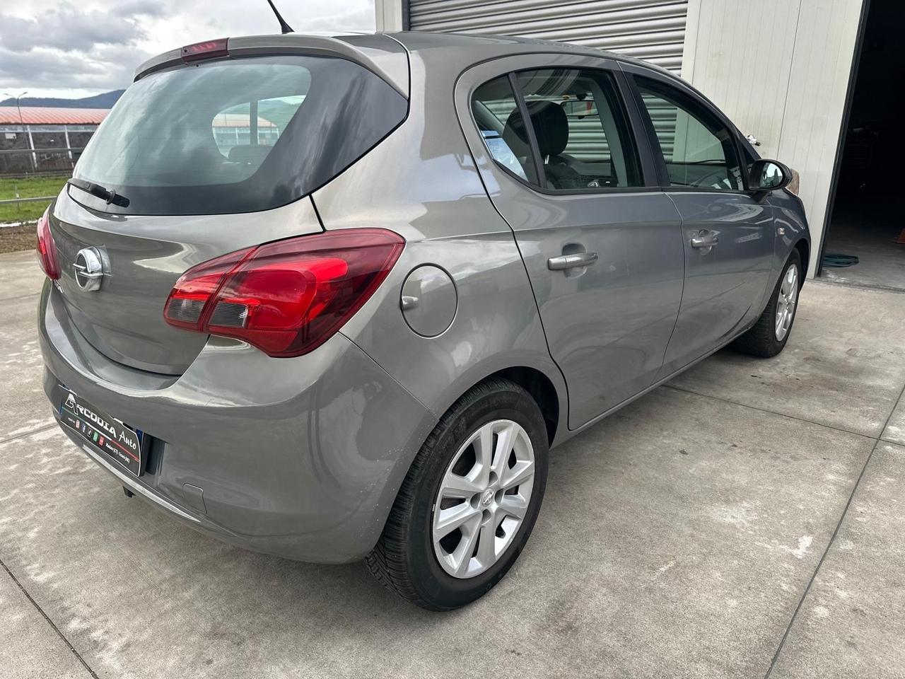 Opel Corsa 1.4 90CV 5 porte b-Color