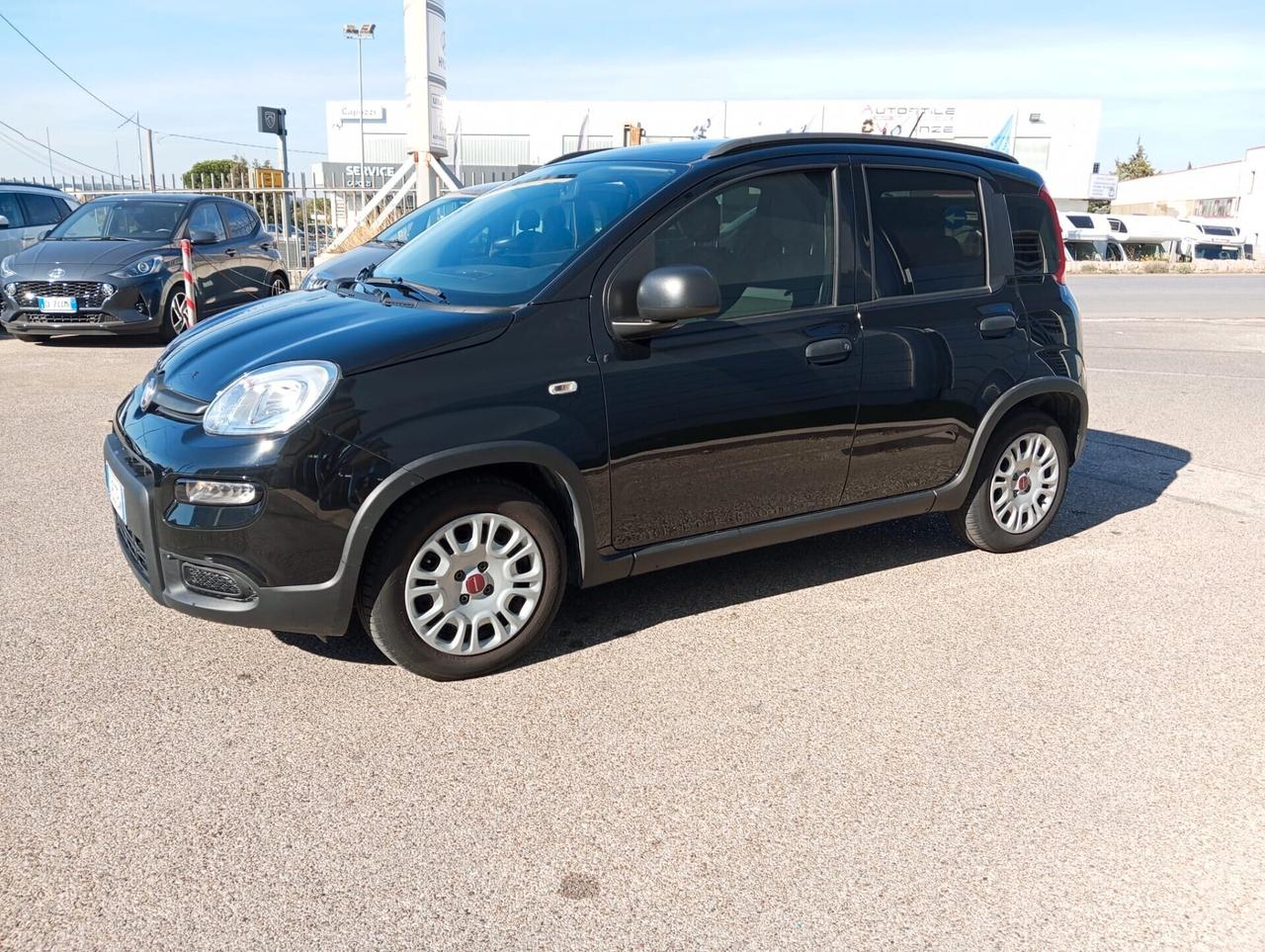 Fiat Panda 1.0 Hybrid Pandina con NAVI e RETRO