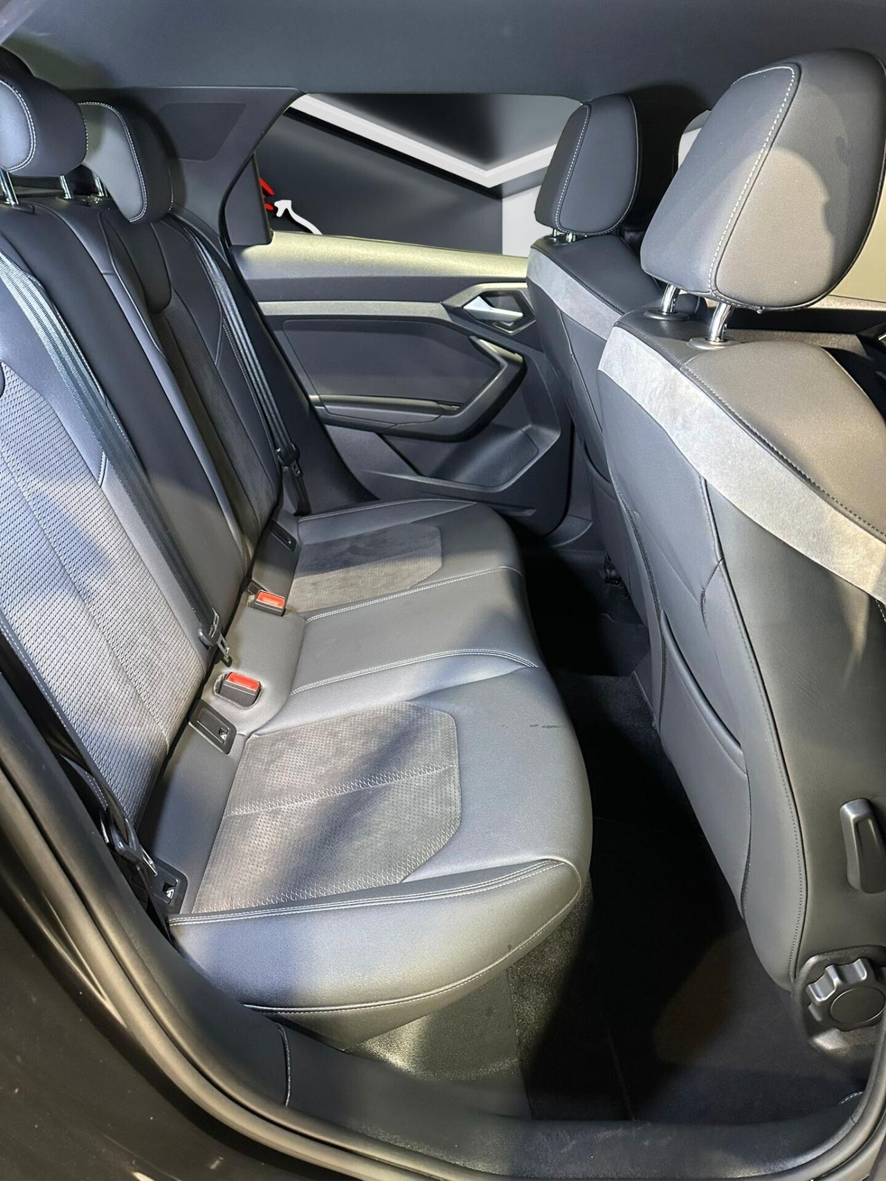 Audi A1 citycarver 1.5 35 TFSI S tronic Identity Contrast