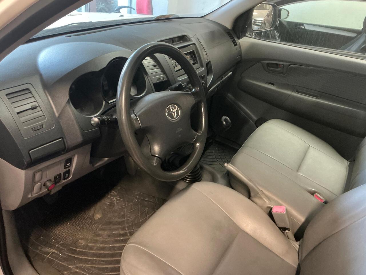 Toyota Hilux 2.5 D-4D 2WD 2p. Pick-up 2010