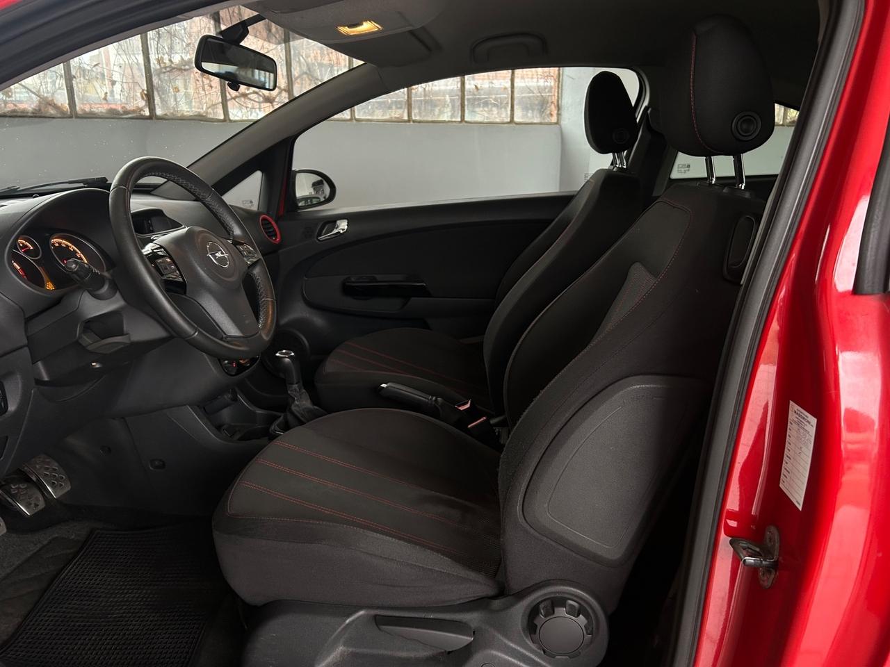 Opel Corsa 1.4 16V 3 porte b-color