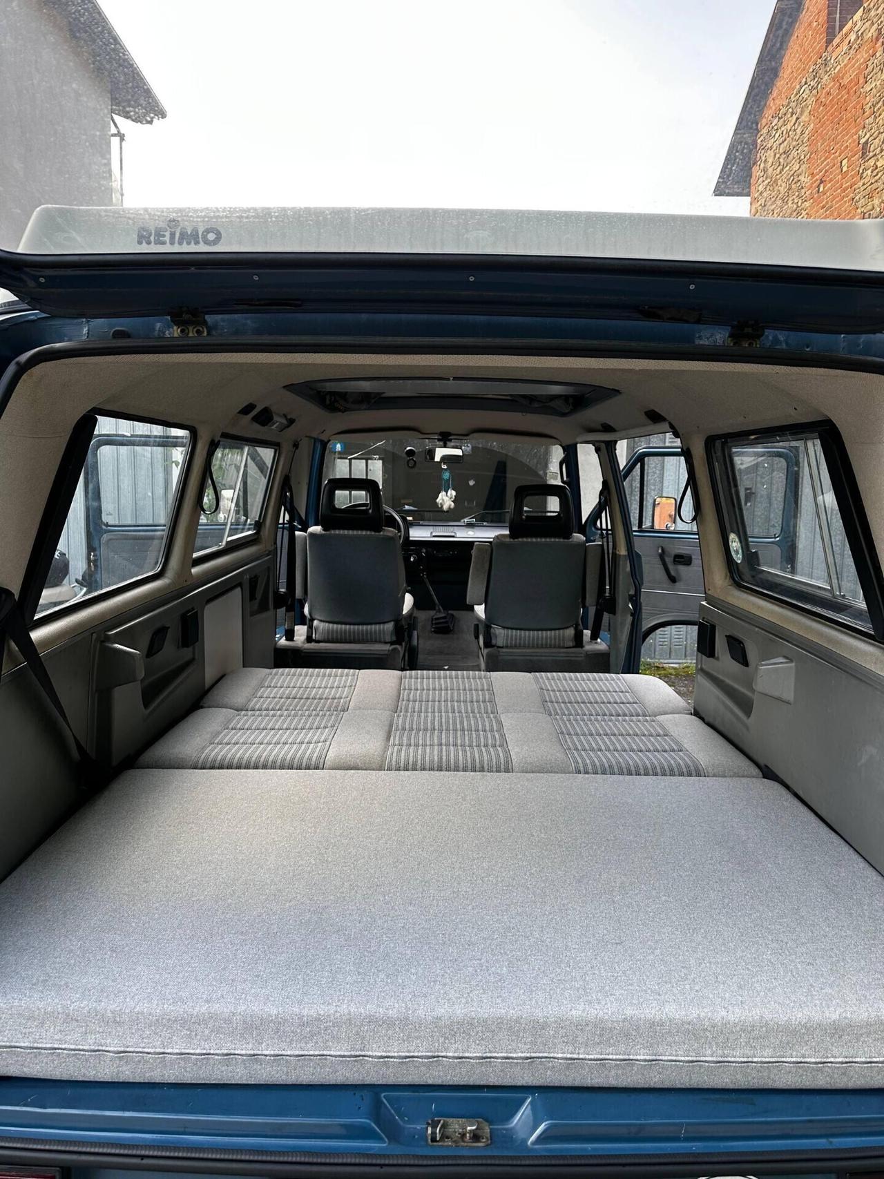 Volkswagen T3 MULTIVAN - 6 POSTI