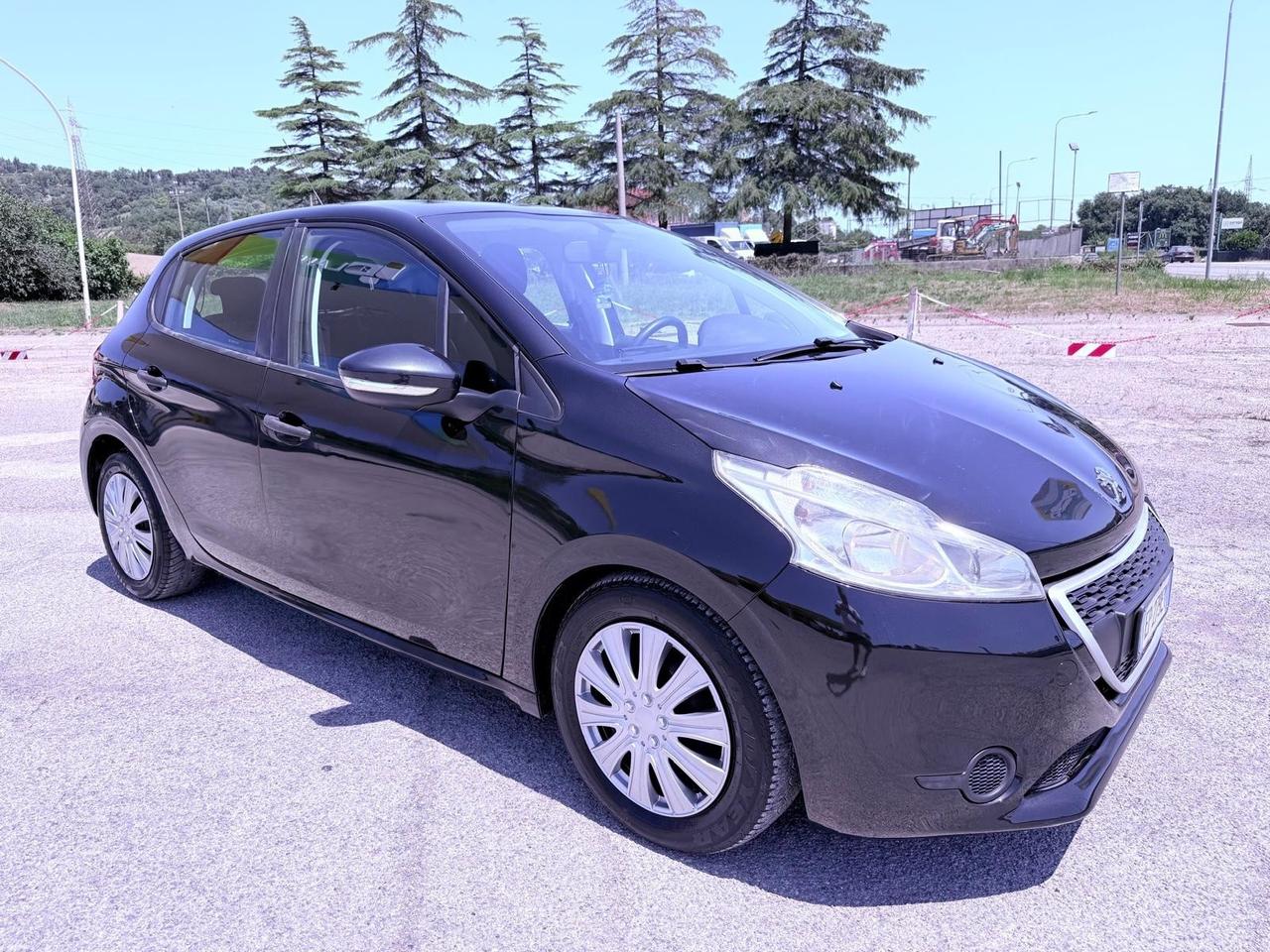 Peugeot 208 1.4 HDi 68 CV 5 porte Ok neopatentati
