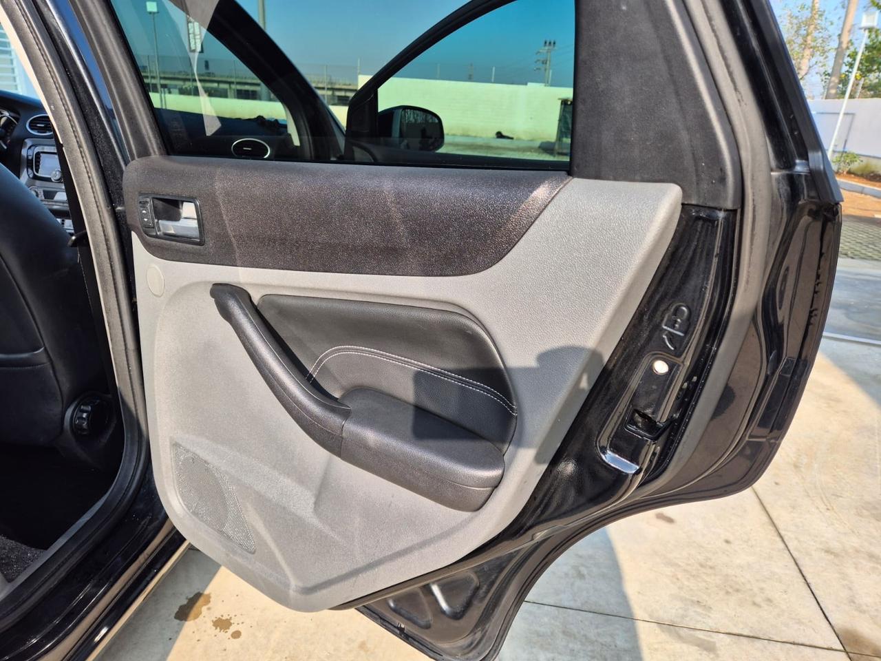 Ford Focus 2.0 (145CV) 5p. GPL TITANIUM