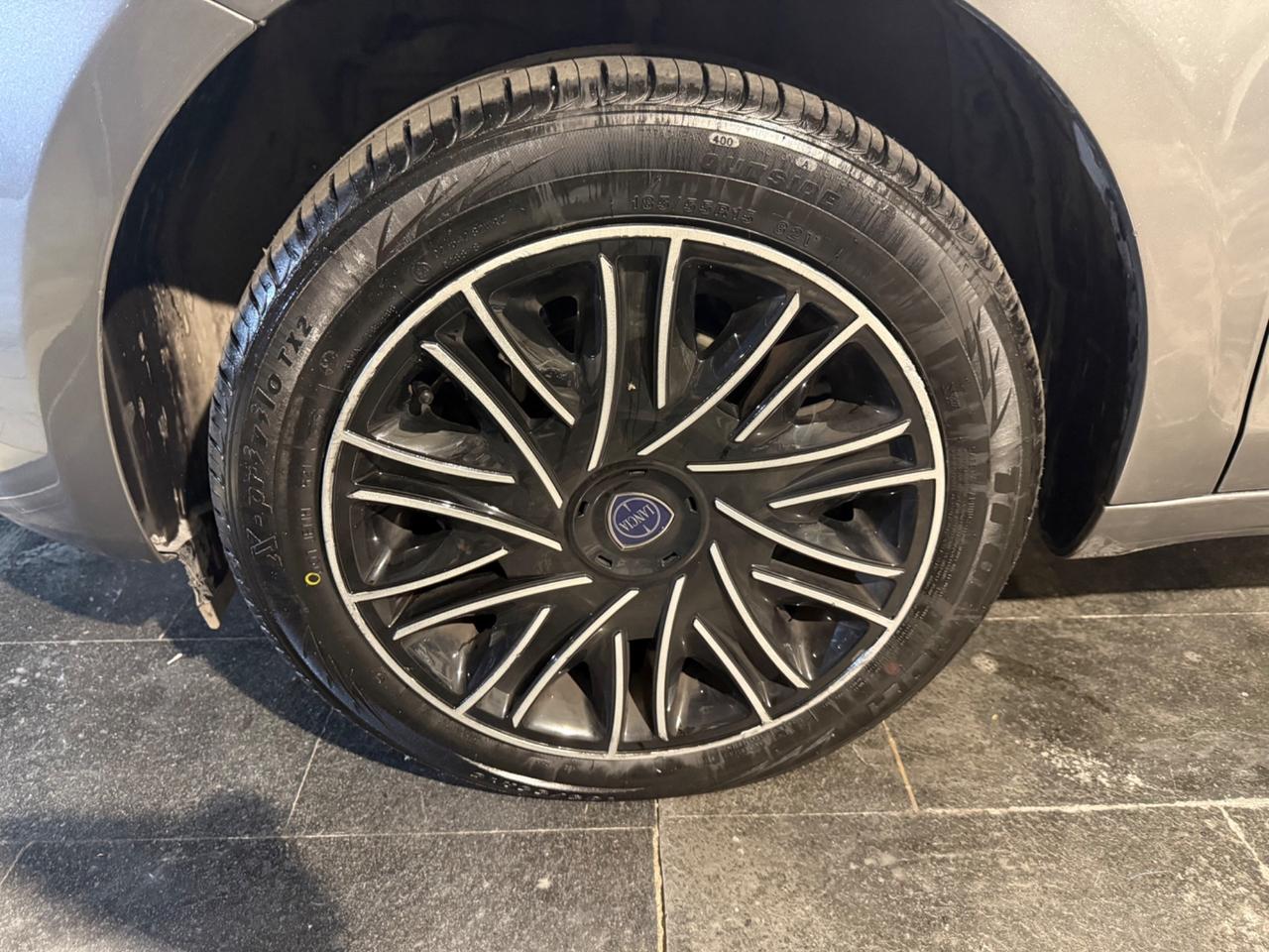 Lancia Ypsilon 1.0 FireFly 5 porte S&S Hybrid Ecochic Gold
