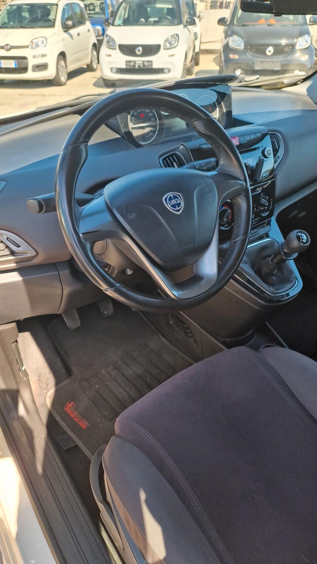 Lancia Ypsilon 1.2 69 CV Argento