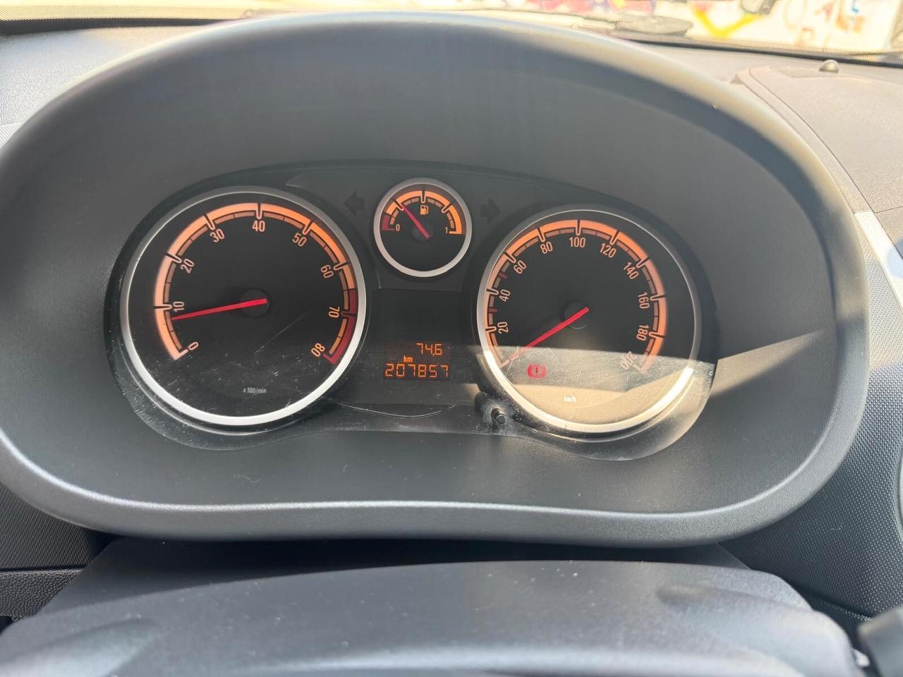 Opel Corsa 1.2 5 porte benzina/GPL