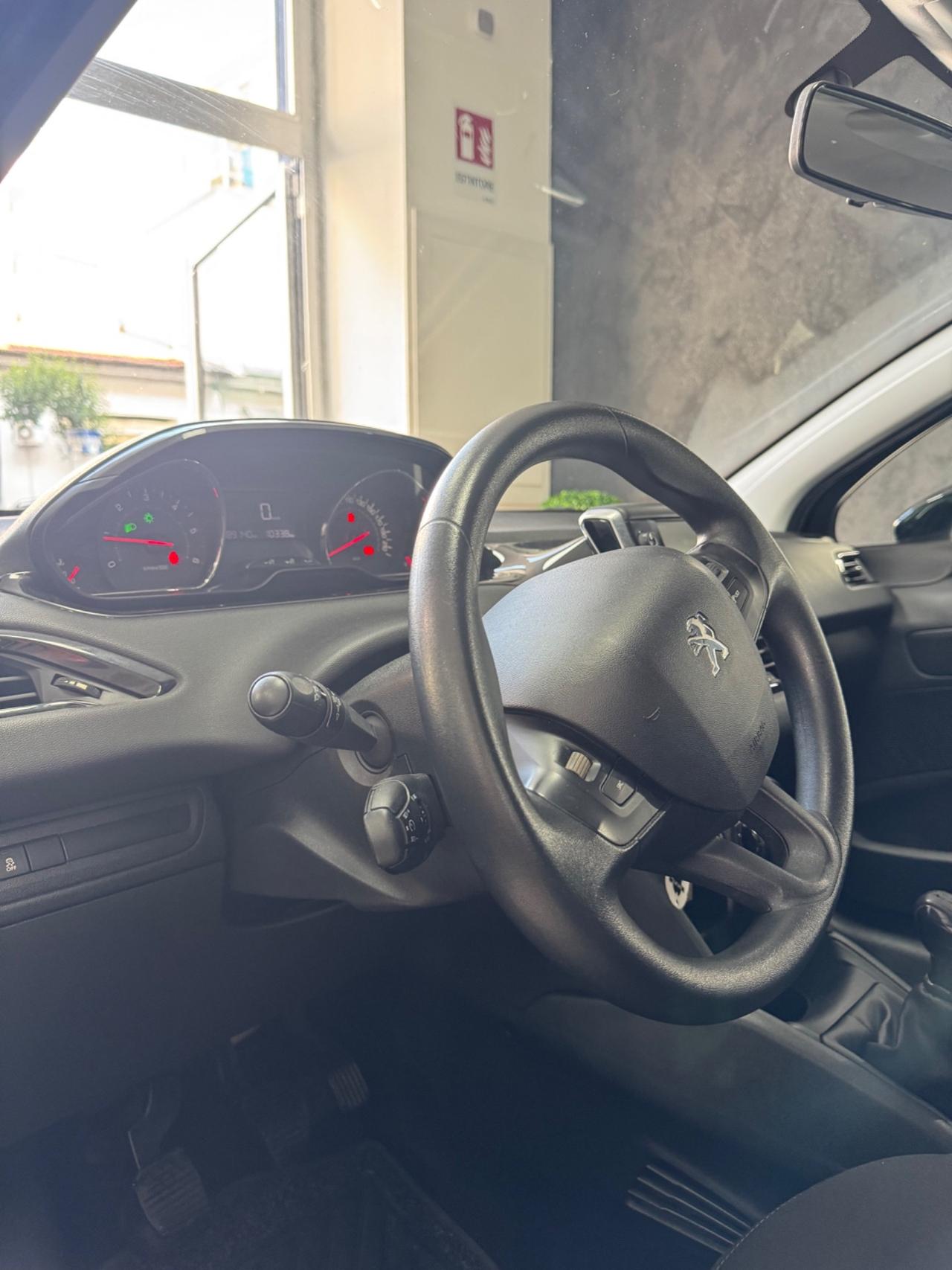 Peugeot 208 1.4 HDi 68 CV 5 porte Allure