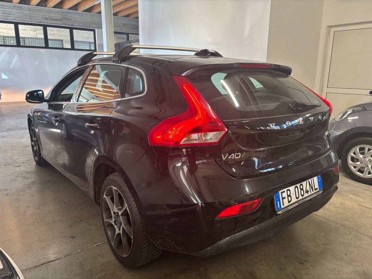 Volvo V40 D2 R-design EXPORT / COMMERCIANTI