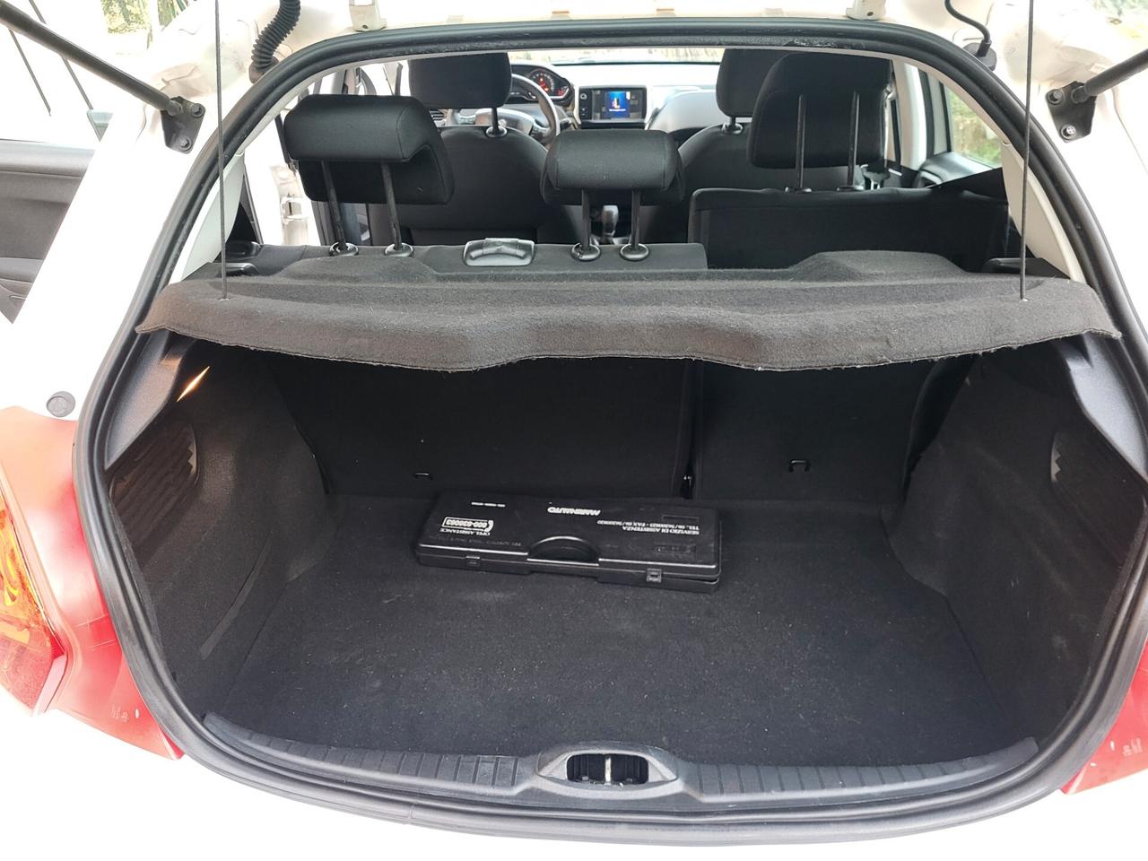 PEUGEOT 208 1,4 HDI-UNICA PROPRIETAR-4 REVISIONI