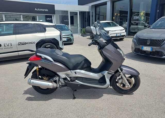 Yamaha XMAX 250