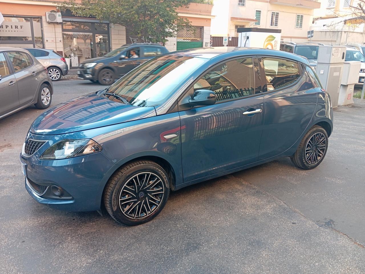 Lancia Ypsilon 1.0 FireFly 5 porte S&S Hybrid Ecochic Silver