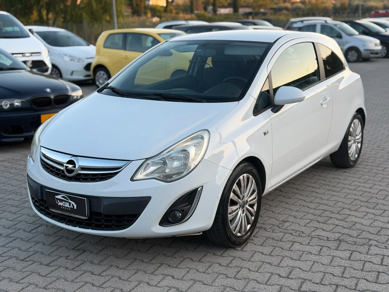 Opel Corsa 1.2 3 porte b-color