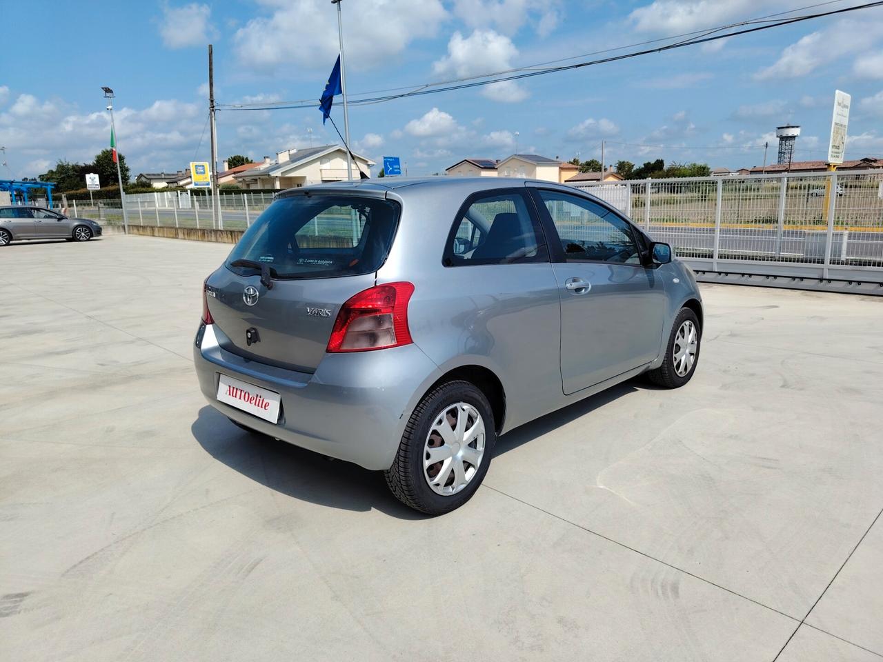 Toyota Yaris 1.0 3 porte Sol