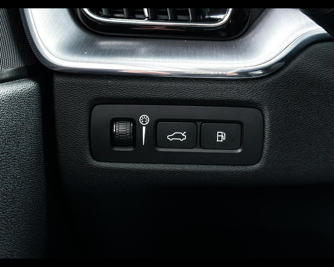 VOLVO XC60 (2017-->) - XC60 T6 Recharge Plug-in Hybrid AWD Inscription Expression