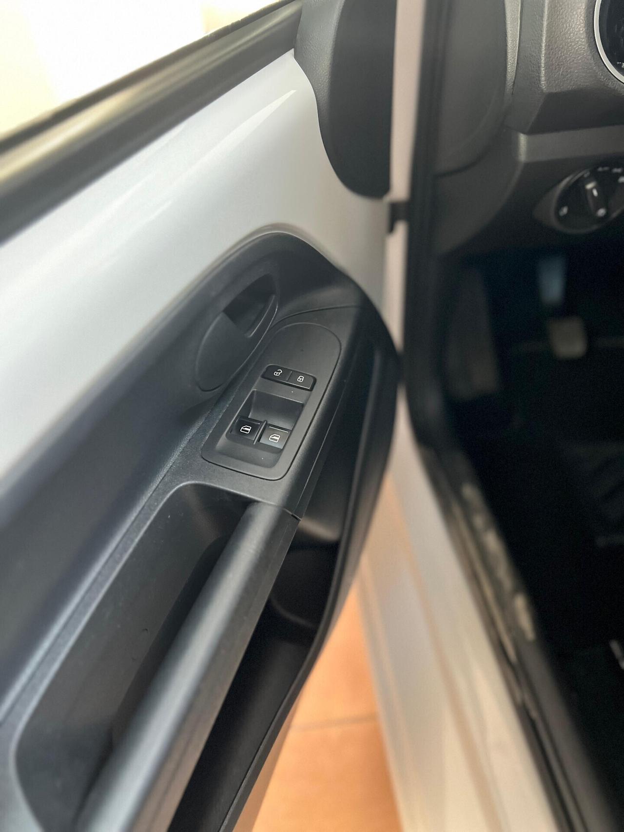 Volkswagen up! 1.0 5p. move up!