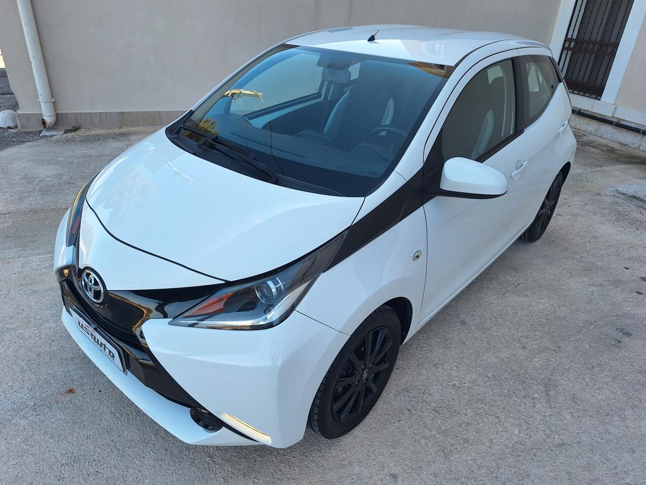 Toyota Aygo 1.0 69 CV 5 porte x-play RETROCAMERA FULL