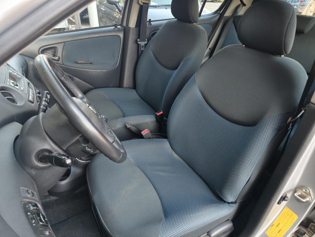 Toyota Yaris 1.0i 16V cat 5 porte Expo