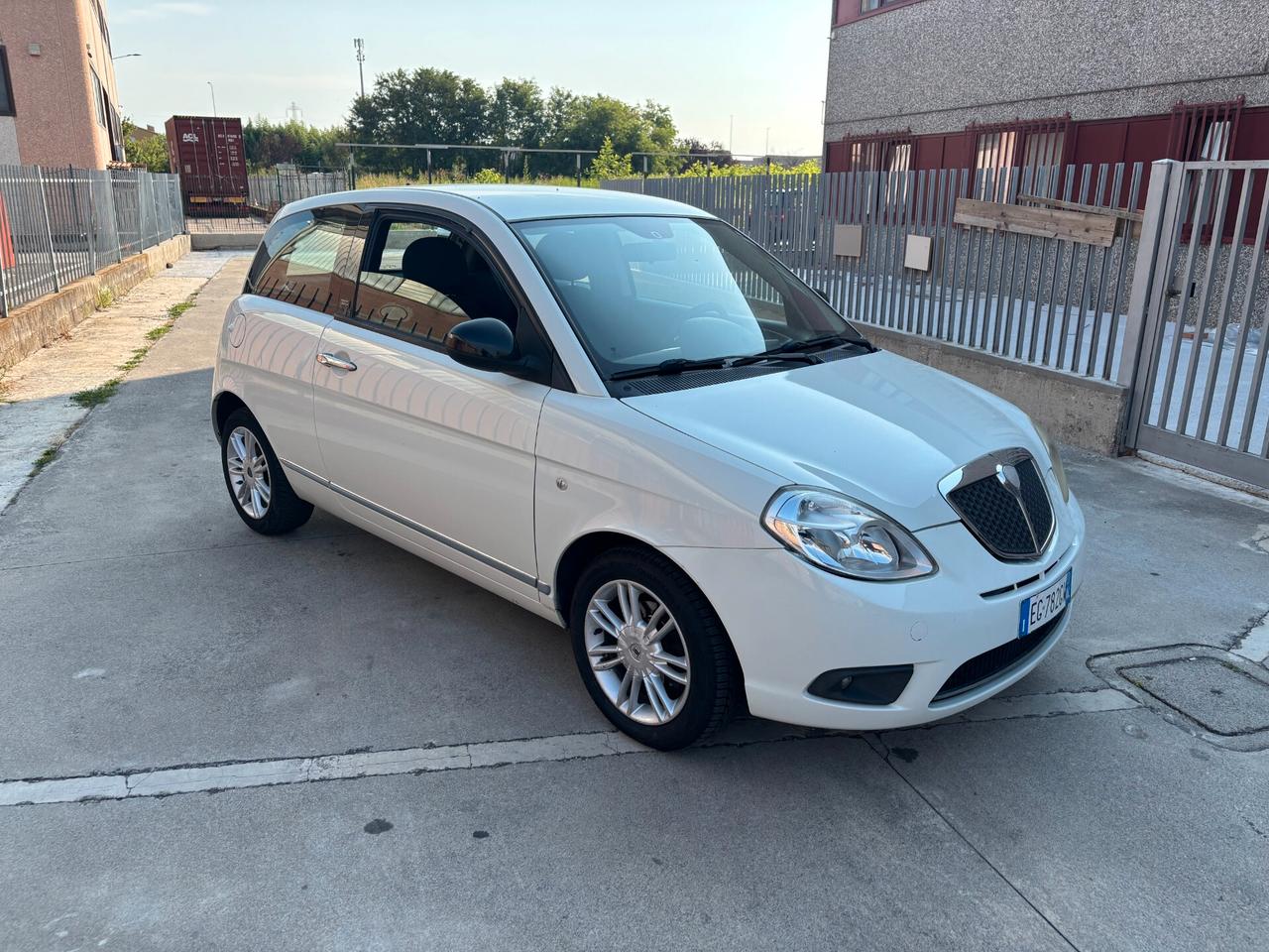 Lancia Ypsilon 1.2 69 CV Platino